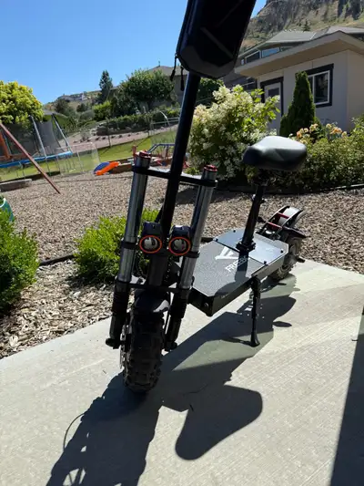 -Comes with 1 year warranty -Comes with tire pump lock two chargers tool kit -and two keys -Max batt...