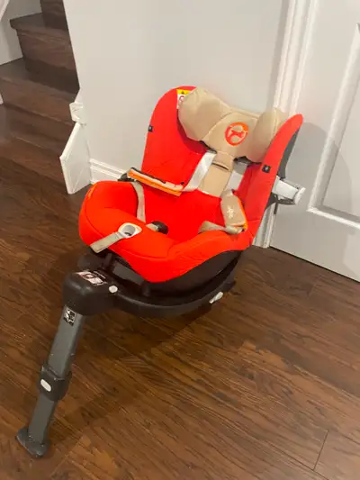 Selling Cybex Sirona M2 i-Size + Base M Good condition, smoke-free, accident-free. Top safety rated,...