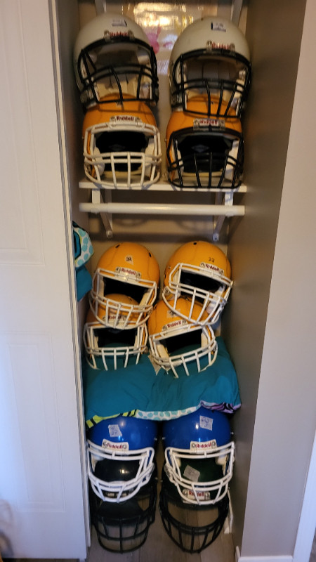 Football Helmets, Shoulder Pads, and Pants in Football in Kingston - Image 3
