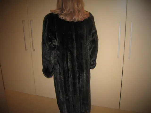 ***ELEGANT MANTEAU DE VISON BLACK DIAMOND GRANDEUR 12 ANS *** in Women's - Tops & Outerwear in City of Montréal - Image 2