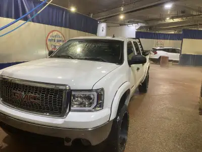 08 gmc sierra 1500 260***km Pros New Toyo at4s New rims New control arms New steering rack Sled deck...