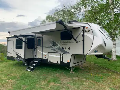 Grande roulotte Chaparral de Coachmen modèle 298 RLS 2020 incluant plusieurs équipements de séries e...