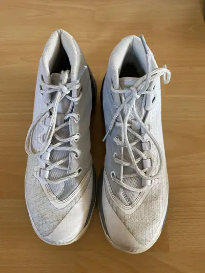 Under Armour Steph Curry basketball shoes size 7Y, View more