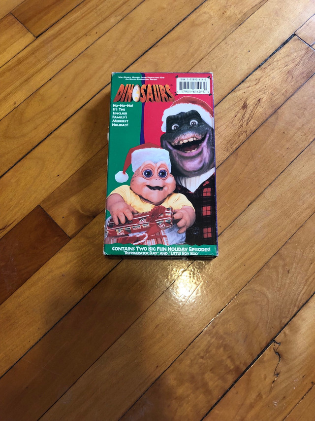 Vintage VHS The Dinosaurs Disney Christmas & Halloween specials  dans CD, DVD et Blu-ray  à Ville de Montréal