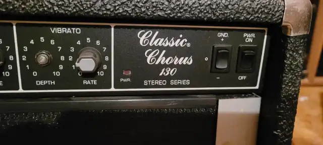 Peavey Classic Chorus 130  Stereo Series   2x12" Combo in Amps & Pedals in Calgary - Image 3