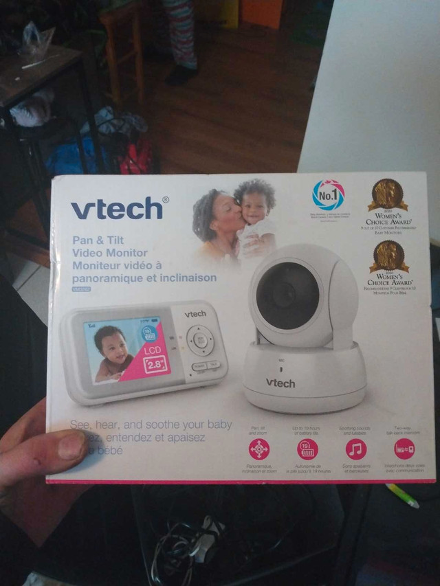 VTech pan and tilt video monitor brand new in Gates, Monitors & Safety in Gatineau