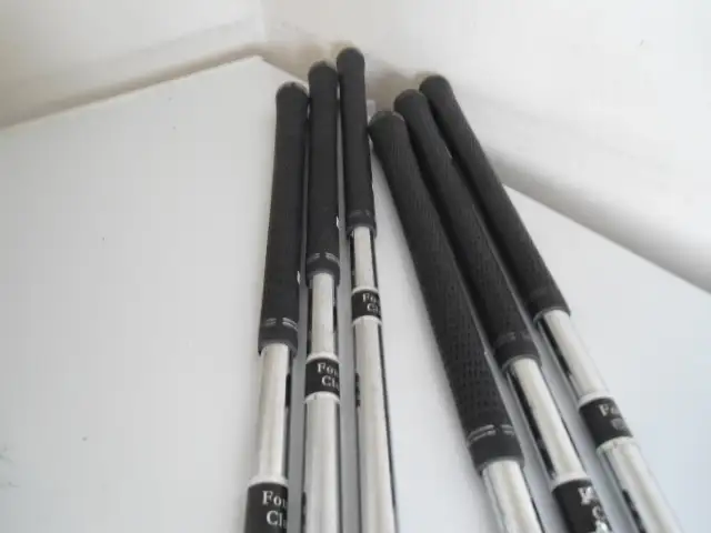 SET OF MEN'S RIGHT HANDED GOLF CLUBS WITH BAG   43 in Golf in Sudbury - Image 5