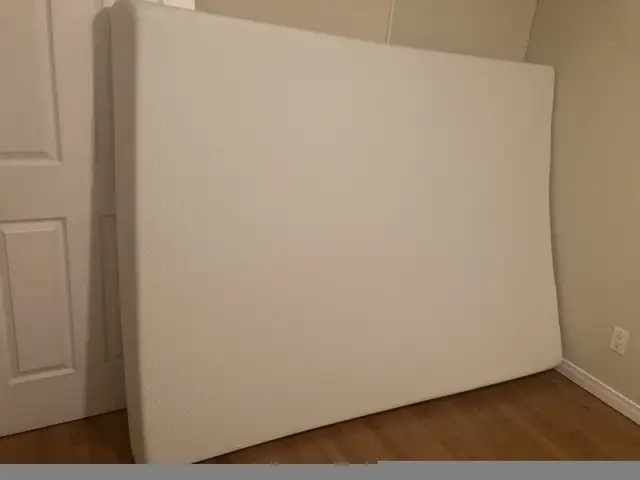 queen mattress in Bedding in Ottawa - Image 8