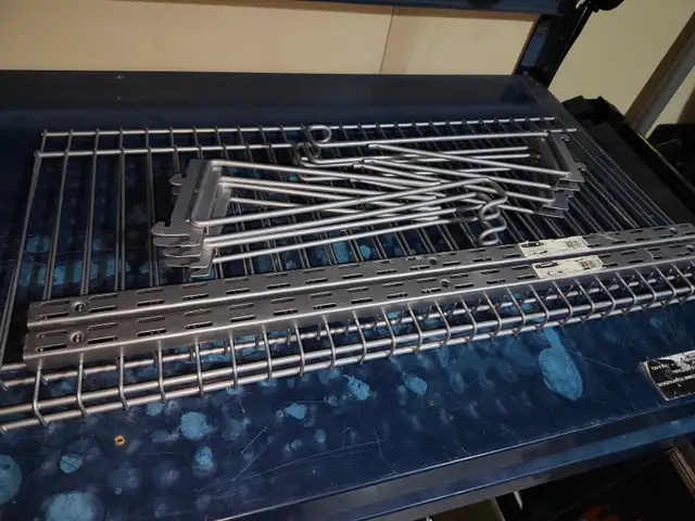 Wall Mounted 2 tier shelf in Storage & Organization in Guelph - Image 2