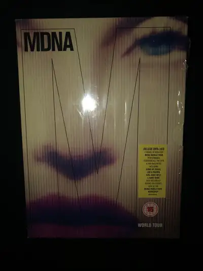 Coffret Madonna Deluxe 2 CD et DVD - MDNA, View more