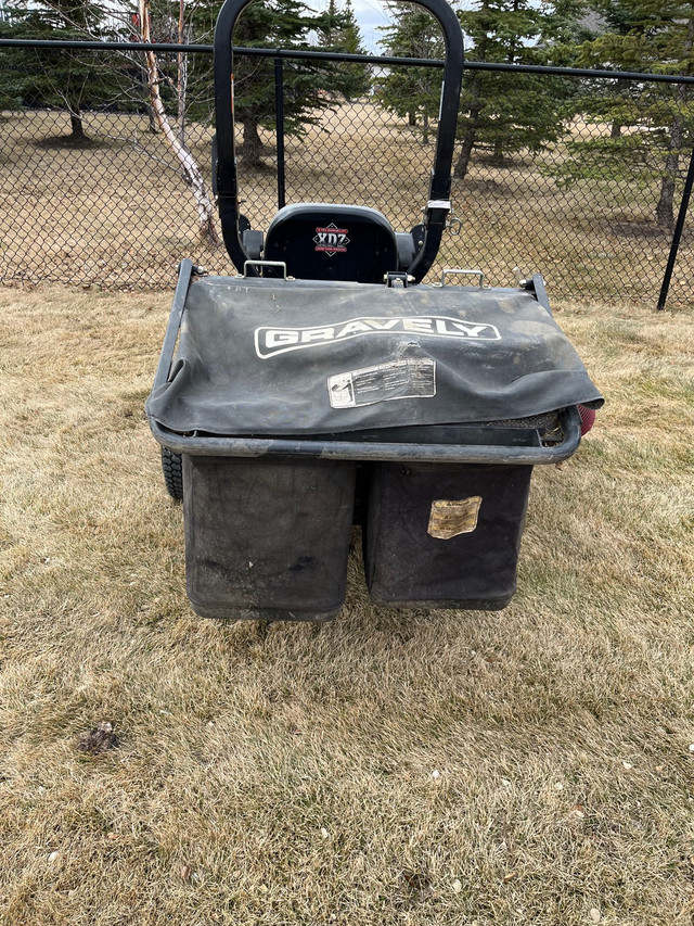 Gravely Pro Turn 160  in Lawnmowers & Leaf Blowers in Strathcona County - Image 4