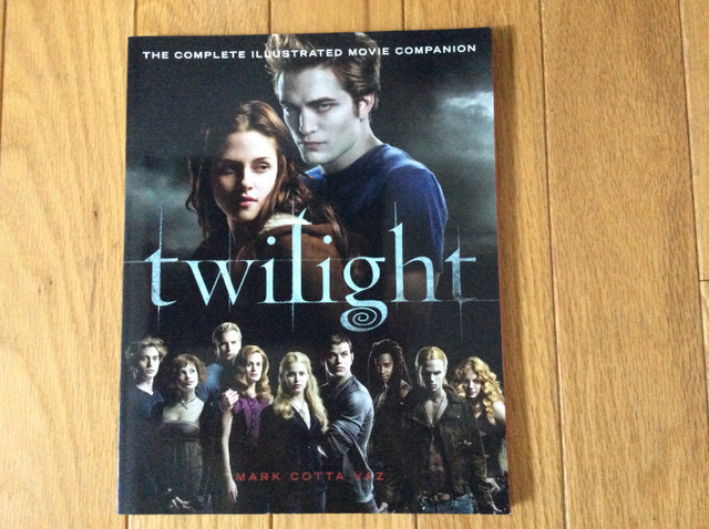 Twilight (livre ou CD) dans Livres jeunesse et ados  à Laval/Rive Nord