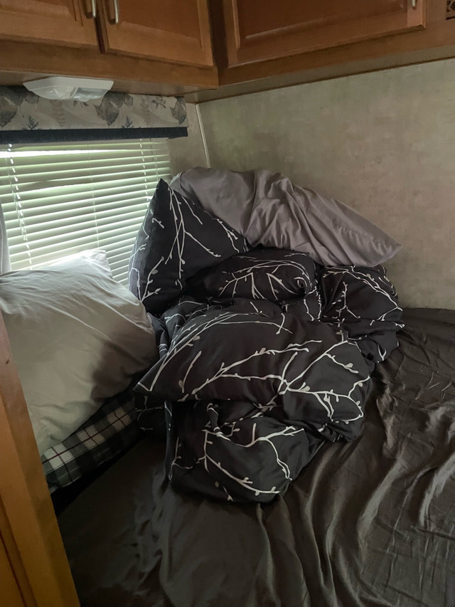2006 gearbox toy hauler in Travel Trailers & Campers in Calgary - Image 4