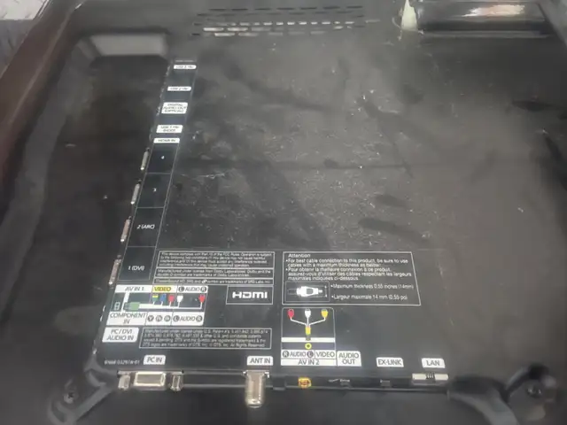 tv Samsung in TVs in Longueuil / South Shore - Image 3