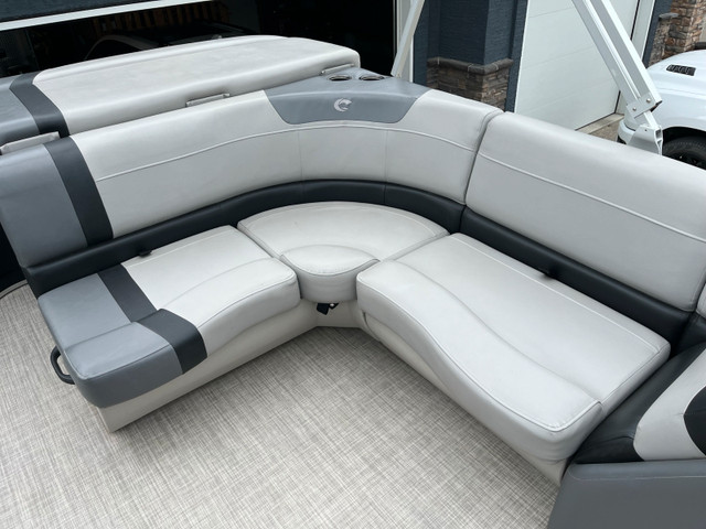 2019 Crestliner Rally Pontoon in Powerboats & Motorboats in Regina - Image 3