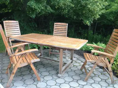 Large Teak table with 6 recliner chairs and 2 loungers beautiful set but will have to be refinished...
