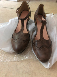 Mary Jane style womens brown leather shoe. Brand new size 38 (7)