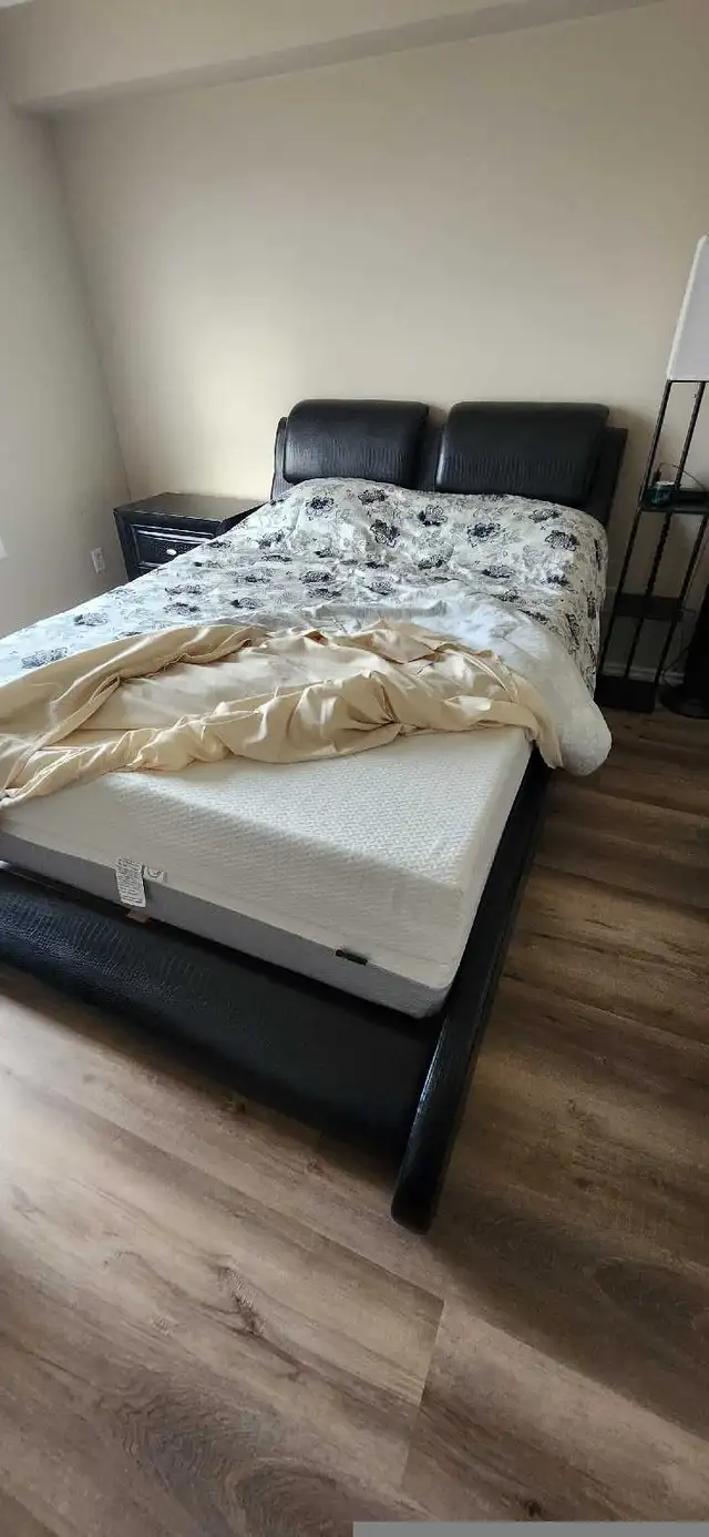 Queen bed with matress and night table64175755430913121