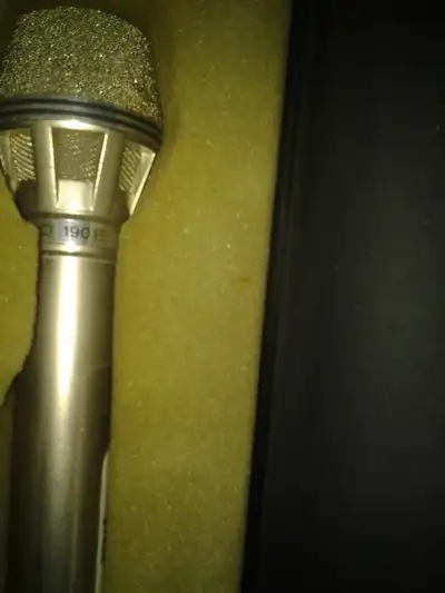 AKG D190 E Vintage Cardioid Dynamic Microphone  300+ microphones, View more