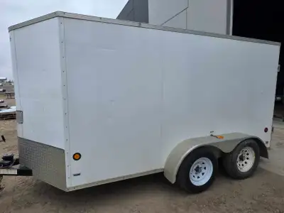 Good condition Screwless panels Torsion suspension Electric brakes Tires in excellent shape 7000# GV...