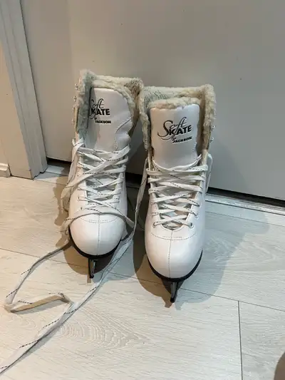 Jackson white soft Skates - size 8, View more