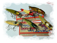 OLD FISHING LURES  & TACKLE WANTED