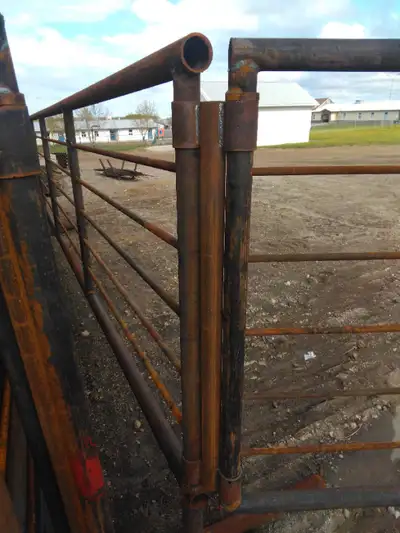 24 ft panel 2 78s pipe 2 38s uprights (5) 5 rods Free delivery available