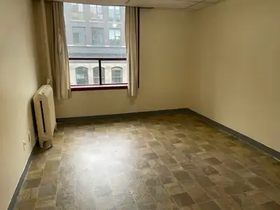 1 BR Room in Well Managed SRA