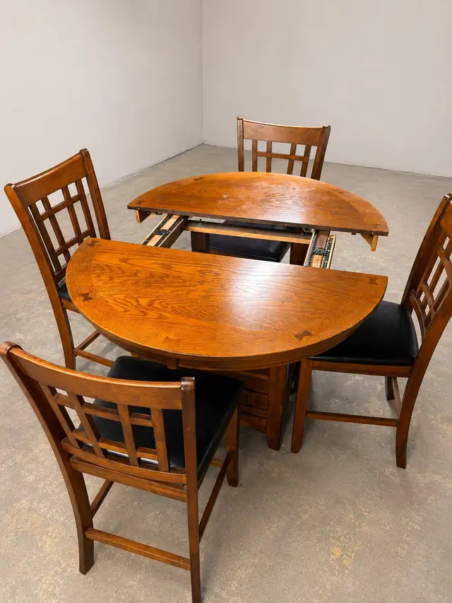 Counter Height Dining Set in Dining Tables & Sets in Hamilton - Image 3