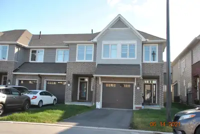 3 BDR End Unit Town House, Stittsville/Kanata, August 1st.