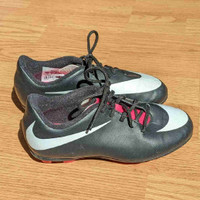 Girls Soccer Shoes - Size 11