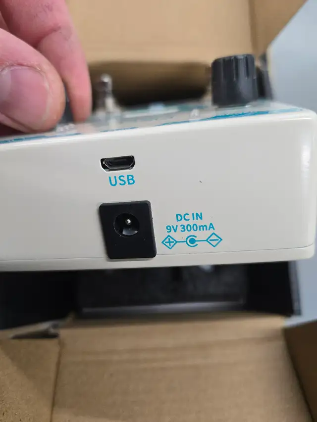 Donner 2 In 1 Looper Drum Machine - Circle Looper Pedal in Amps & Pedals in City of Toronto - Image 5