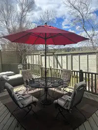 Outdoor patio table and chairs 