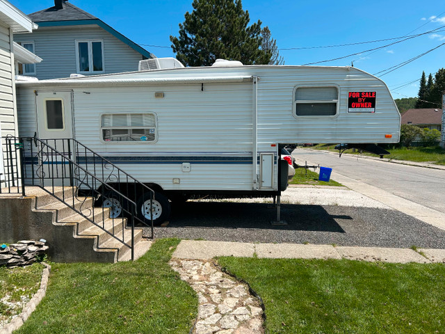 1999 25 foot fifth wheel in Travel Trailers & Campers in Sudbury - Image 2