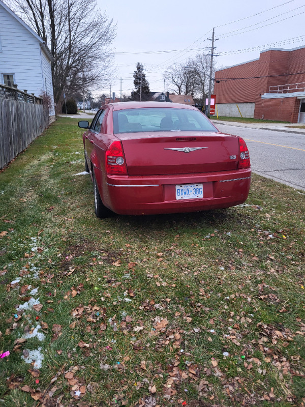 2009 Chrysler 300 Touring 4 Door in Cars & Trucks in Chatham-Kent - Image 2