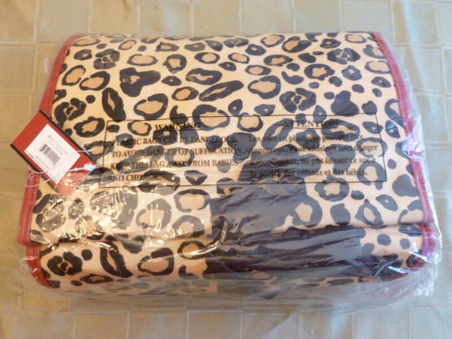 *** new unique LEOPARD TOILETRY BAG *** in Women's - Other in Markham / York Region - Image 2