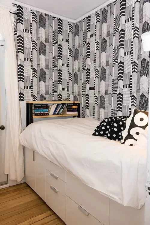 RENOVATED and CHARMING 2-Bed, 1-Bath FULLY FURNISHED! Totally Move in ready!!! Please text 514-913-3...