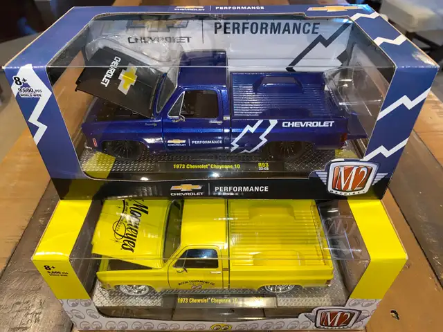 (2) Chevrolet Square body - 1/24 scale die-cast in Arts & Collectibles in Edmonton - Image 3