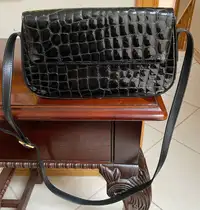 BEAUTIFUL small black patent leather purse