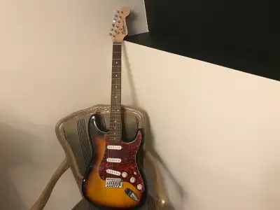 Fender Squire  Strat, View more