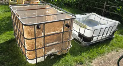 Used Aquaponics system with 850 l tank, grow tank, clay peletons to fill tank, two water pumps, one...