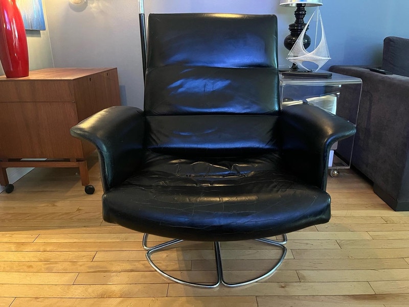 Mid century modern Leather swivel lounge chair made in Sweden