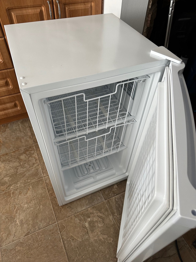 Congélateur/ freezer , like new in Freezers in Gatineau - Image 2