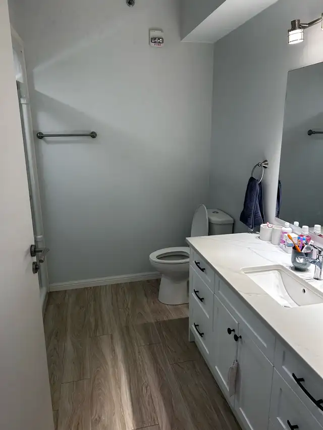 Room for rent(females only) in Room Rentals & Roommates in Morden - Image 6