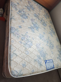 Double mattress, with spring box. Medium support and comfortable