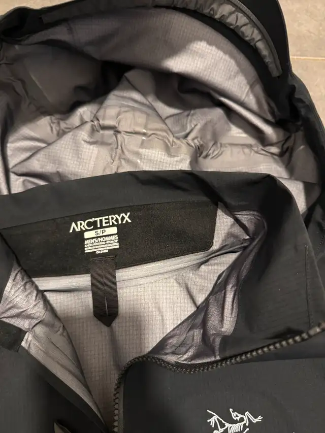 Arcteryx Beta AR Jacket Goretex - Size Small in Men's in Markham / York Region - Image 10