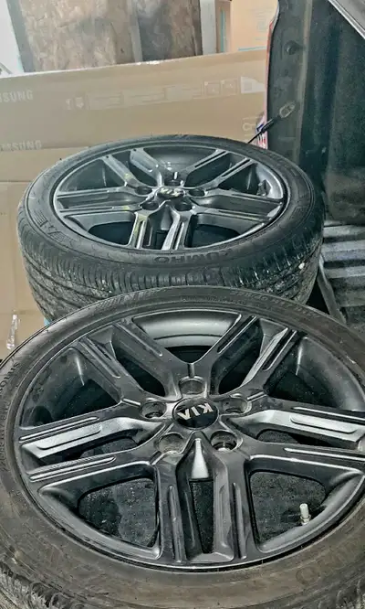 Selling a set of four Majesty Solus 225/45R17 91W All season tires, Rims are factory premium wheels...