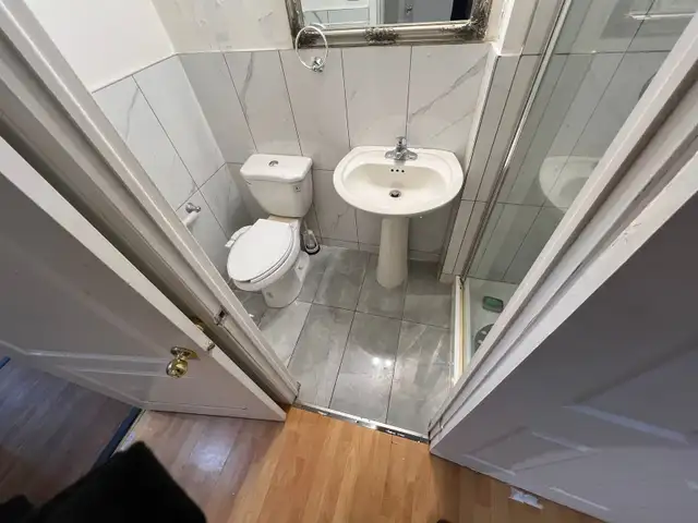 private room with private kitchen and washroom in Room Rentals & Roommates in Mississauga / Peel Region - Image 6