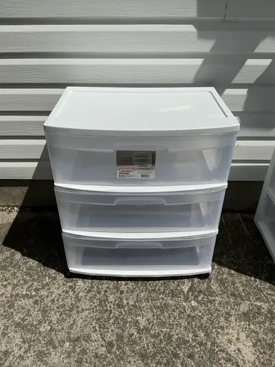 These Sterilite drawers are perfect for organizing any space. This is a used Sterilite 3-drawer unit...
