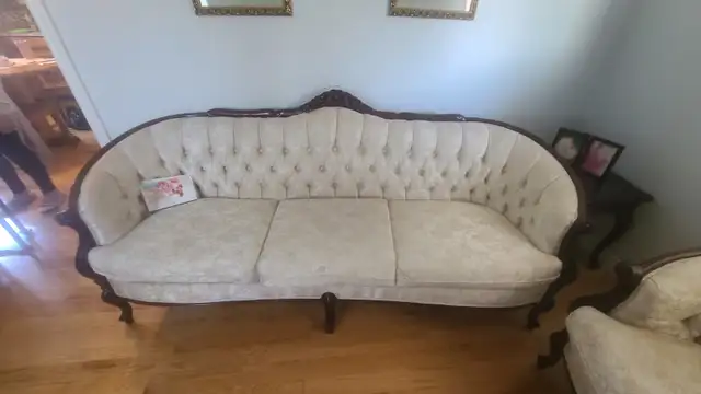 French provincial livingroom set in Couches & Futons in Napanee - Image 6